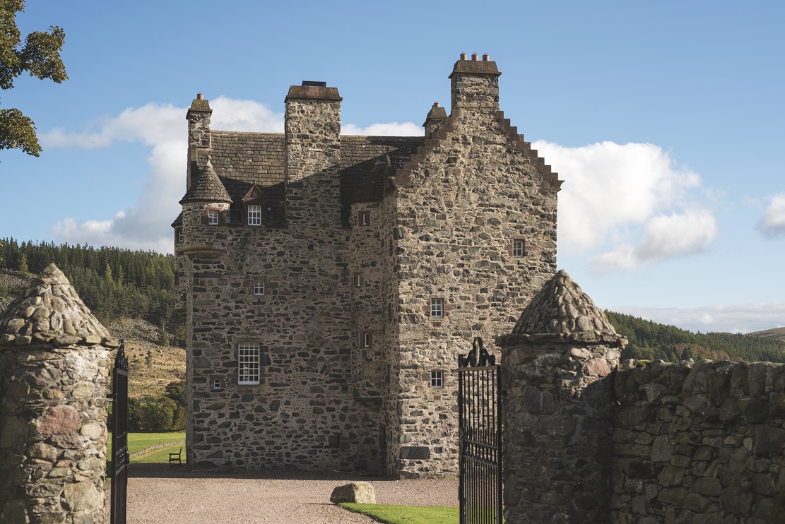 Forter Castle - Exclusive Use Accommodation in Glen Isla