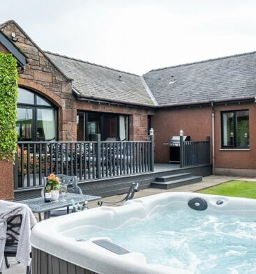 Cottage with hot tub at Sma’Hame Scottish Holiday Cottages in Arbroath