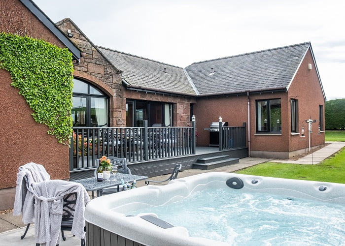 Cottage with hot tub at Sma’Hame Scottish Holiday Cottages in Arbroath