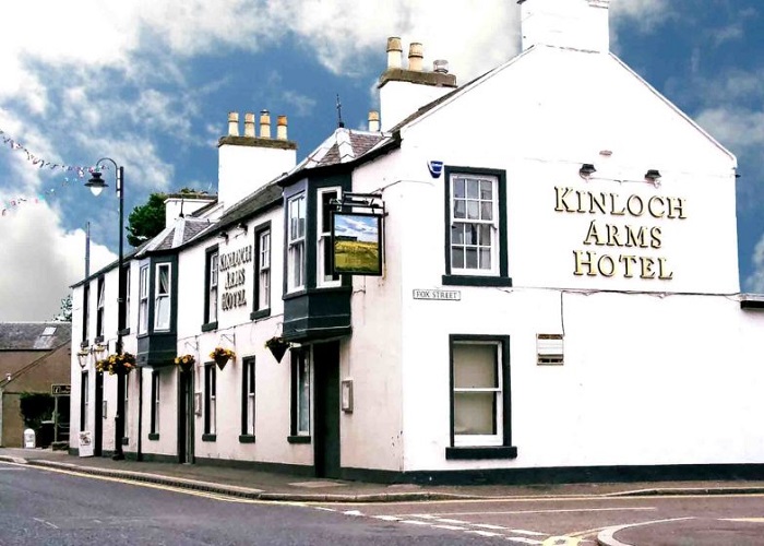 Exterior view of The Kinloch Arms in Carnoustie
