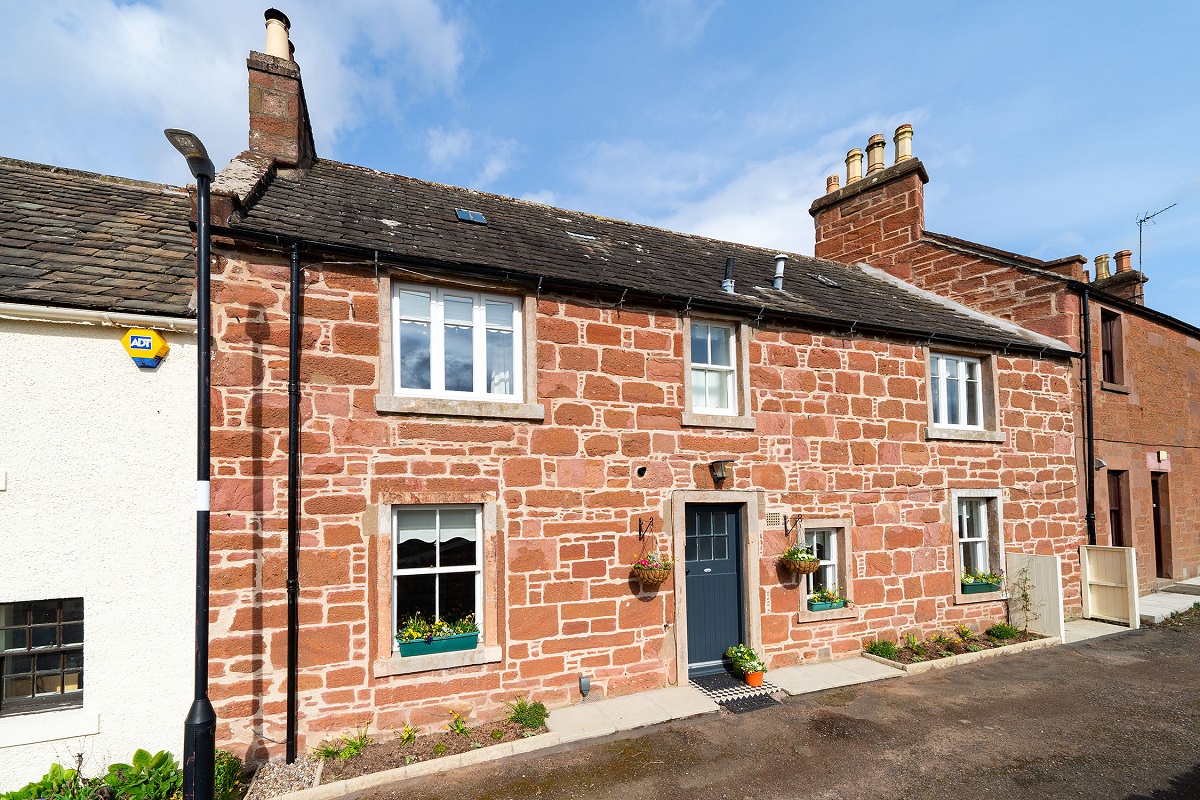 Exterior view of Thrums Cottage in Kirriemuir