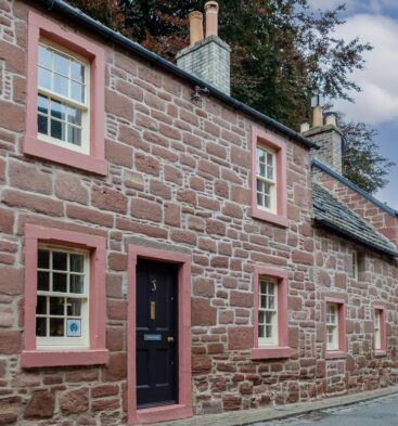 Exterior view of Wee Gem Hideaways in Kirriemuir