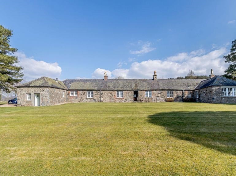 Exterior view of Wellbank Cottage near Kirriemuir