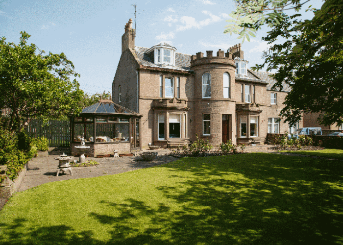 Exterior view of Limes Guest House in Montrose